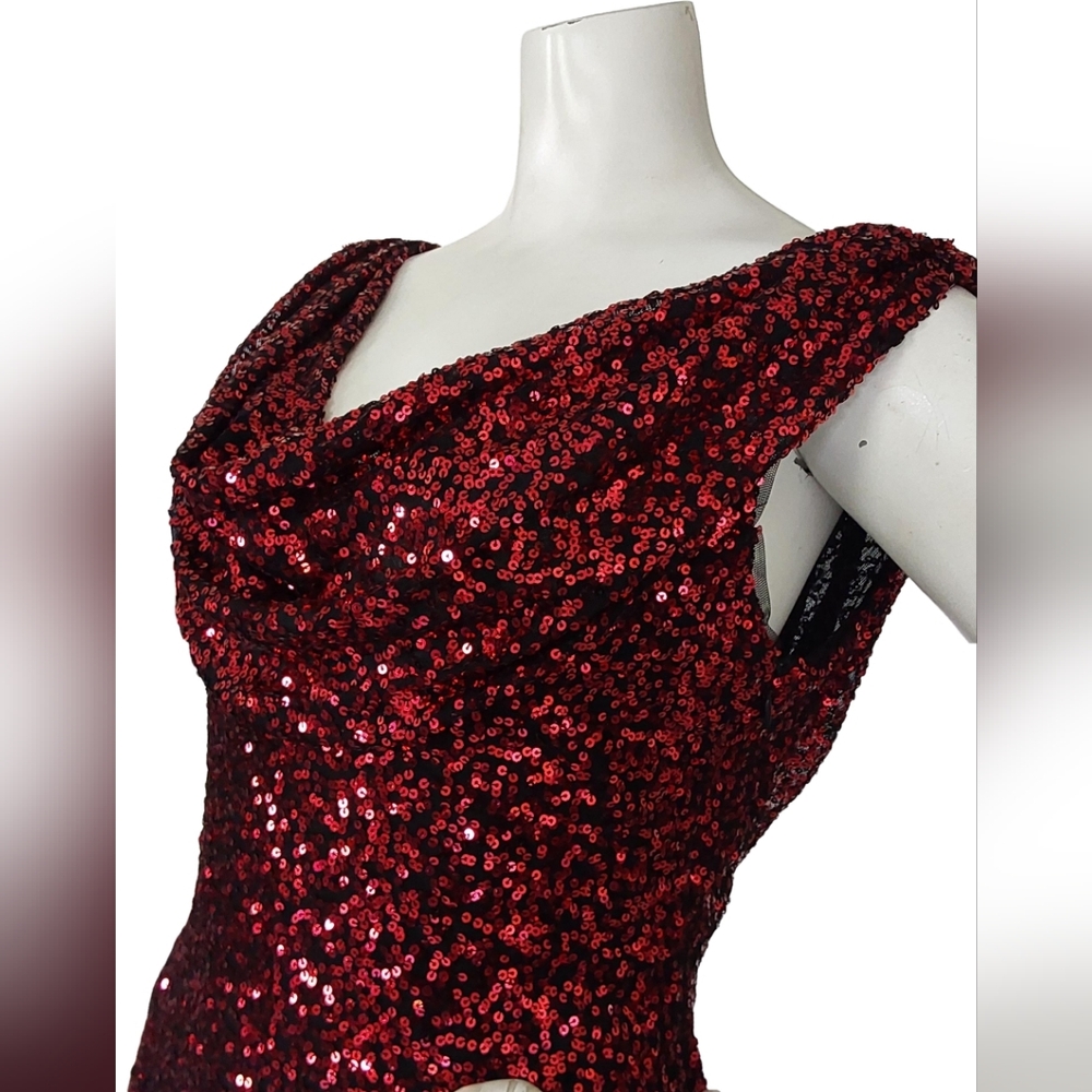 Elegant‎ Red Sequin Evening Gown - Picture 6 of 7